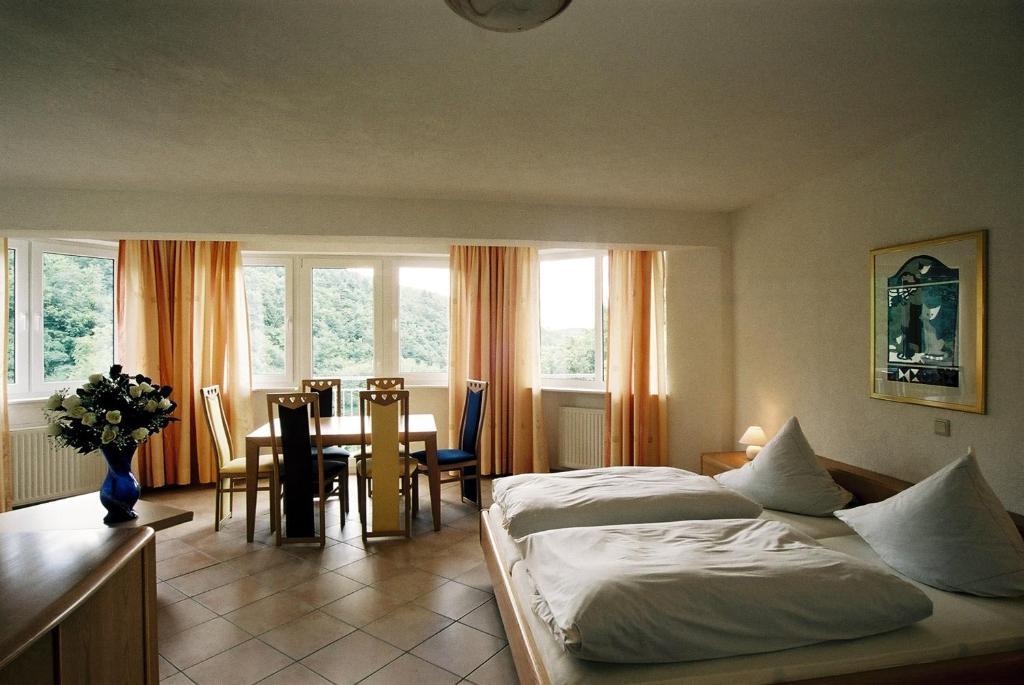 Hotel Zur Engelsburg Hausen-Wied Oda fotoğraf