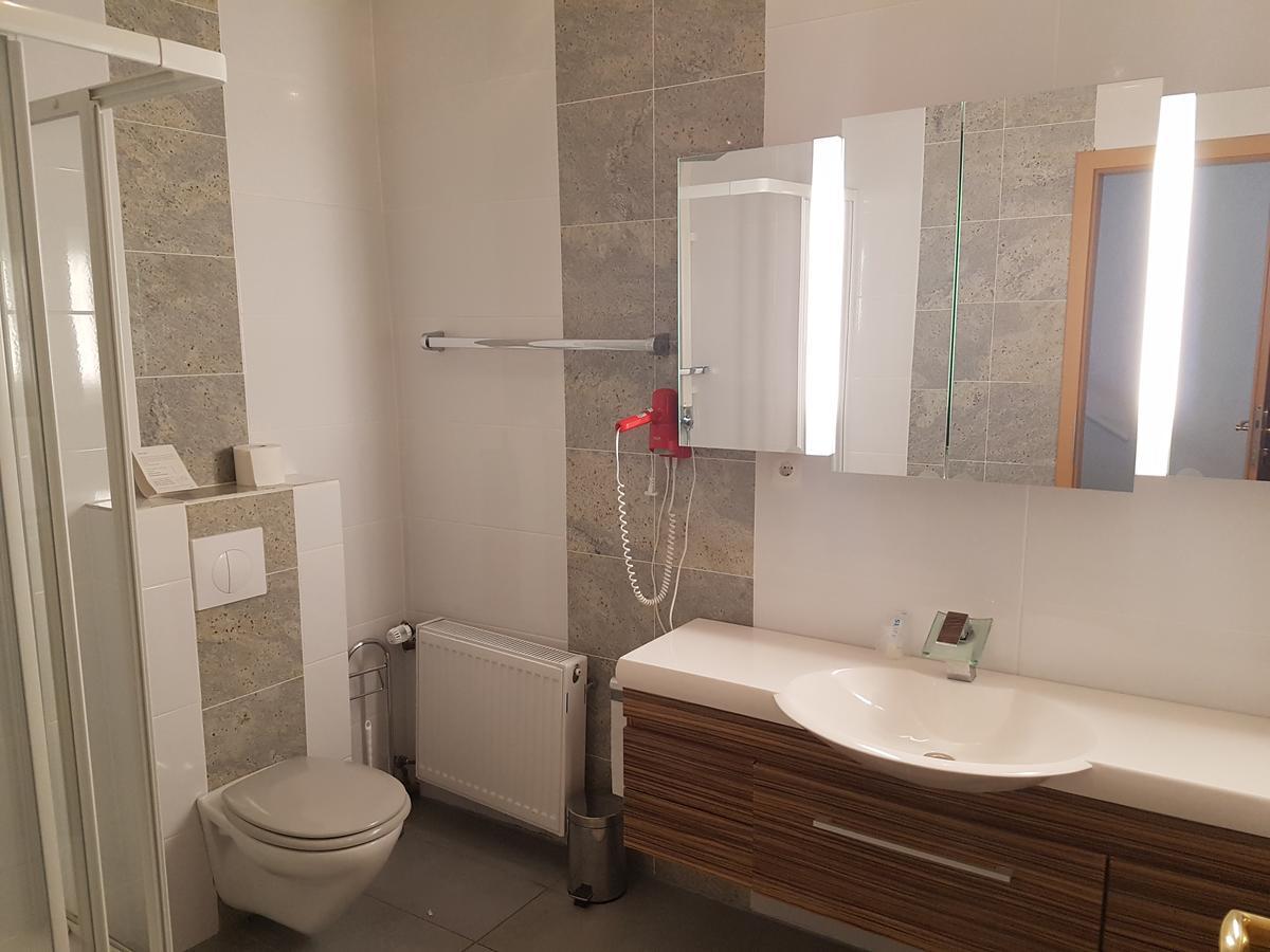 Hotel Zur Engelsburg Hausen-Wied Dış mekan fotoğraf