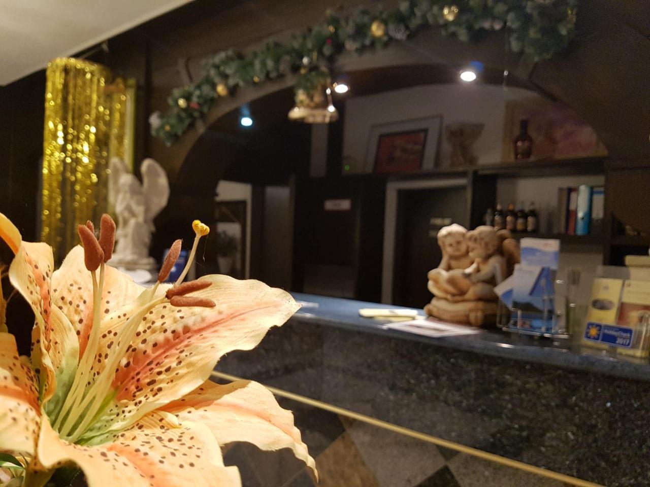 Hotel Zur Engelsburg Hausen-Wied Dış mekan fotoğraf